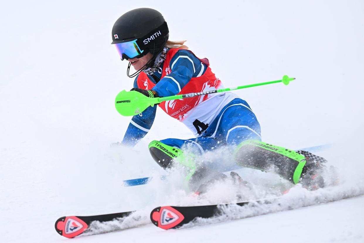奥地利高山滑雪选手勇夺女子冠军